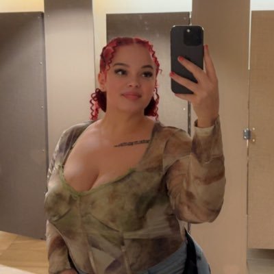 leeannston's profile picture. GOD DID 🙌🏼 • #LEENIX 🐦‍🔥 • Stream Lead @Uhnite 🦠 2x @NBA2K logo recipient • Business: leeannston@gmail.com