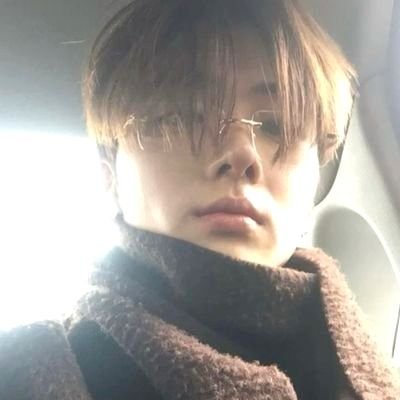 foxdeseu's profile picture. i'll gladly burn to love you. this place is stitched with my YEARNING—woven into eternity like a wound that never heals (ps. kinda inactive).