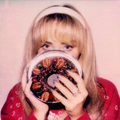 LElASSPACEBUNS's profile picture. 