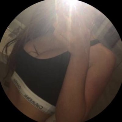petitecoquine71's profile picture. finally 18 yo 🤭 only answering back followers 💗