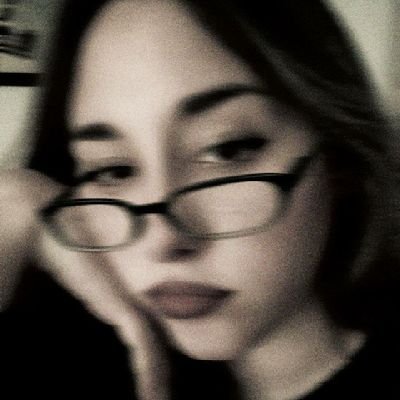 lua_darkrose's profile picture. escuchar a Hozier es lo más cercano a ser bendecido por dios