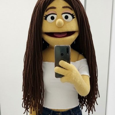 Rapunzelz8's profile picture. Long hair, longer thoughts 💭