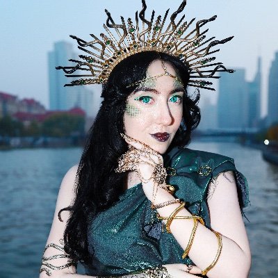ellefkingsley's profile picture. 🧠 PsyberVision 🪫 Modern Renaissance Woman 🗺️ Vintage Futurist • Author & Speaker • 🤖 100 Brilliant @WomeninAIethics • Journeying (+ side-questing) Asia