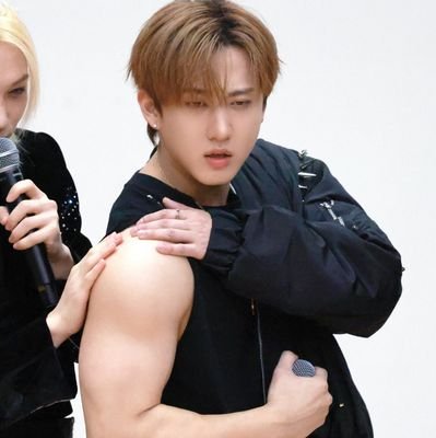 yodemigod's profile picture. Minha esposa: @g0reberger ❤️‍🩹 • (L)GBTQIPA+ • ela/dela • TDAH, Dislexia, Discalculia e TEI • Multifandom: Percy Jackson, Pokémon e Stray Kids