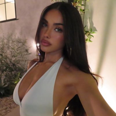 thursd6y's profile picture. she say i’m the most sweet