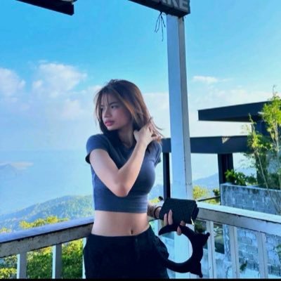 angelpostsdaily's profile picture. Coding girl with an angelic vibe ☁️ NGO volunteer on weekends • coffee addict