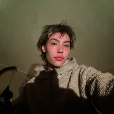 wid3eyeddyke's profile picture. 5’3 and proud(ish), super cool and funny and good looking. she/they. minors and men DNI ❤️‍🔥