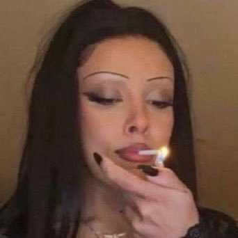 tiasufettanoglu's profile picture. sanki hayatın boyunca değerli bir yığına dönüşeceksin