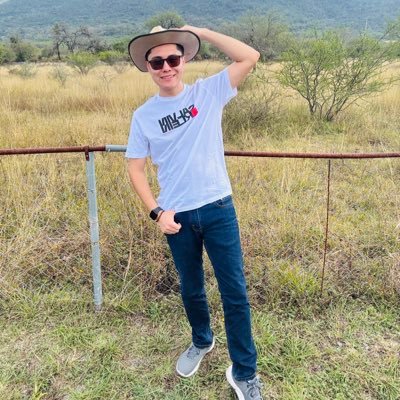 Omarcitox10's profile picture. Me llamo Omar, pero puedes decirme Mi Amor✨️| Piscis | Abogado, Politólogo y Asesor Financiero💙 Fan de las series, los conciertos y las estrellas🌠🎬