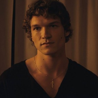 astrtsrougue's profile picture. 