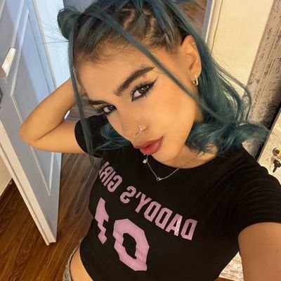 roxhv_'s profile picture. 𖤐
𝘔𝘦 : 𝘐'𝘮 𝘧𝘪𝘯𝘢𝘭𝘭𝘺 𝘩𝘢𝘱𝘱𝘺 . 𝘓𝘪𝘧𝘦 : 𝘓𝘰𝘭, 𝘸𝘢𝘪𝘵
https://t.co/vRSJCLROaW