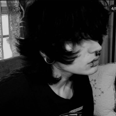 cut2flesh's profile picture. ⠀⠀⠀