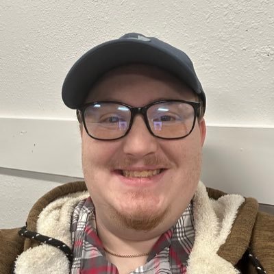 Cimmaar0n's profile picture. Wannabe game developer and film director. Limited by constant problems. I manage @SnowyPeakStudio and @aroncrest.