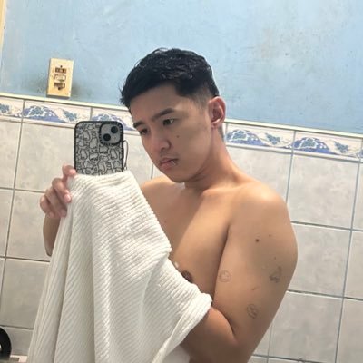 yu_geoh's profile picture. 27 | 🇵🇭 x 🇪🇸 | digital marketing | random tweets | furdad of 4 🐱and a 🐶