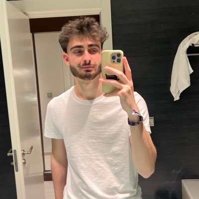 makocsgo_'s profile picture. cayendo parriba
