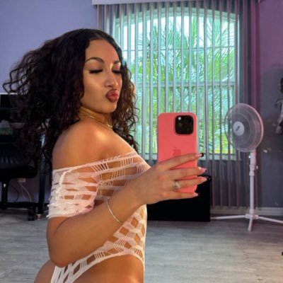 Brielle4tx's profile picture. Flirty, cheeky & a little wild 😏. Make me laugh, keep me curious, and maybe I’ll keep you up at night😘💦🍑🍆. lost old account 😔😓