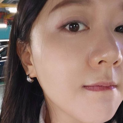 Chapstick832622's profile picture. 「活着，就是被抚摸、被触碰」喜欢摸摸抱抱