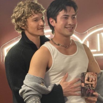 hollanovlesbian's profile picture. she/her 27 year old lesbian married to my beautiful wife. currently brainrotting over hollanov and sapphic books. matching pfp with @ur_delicatepov