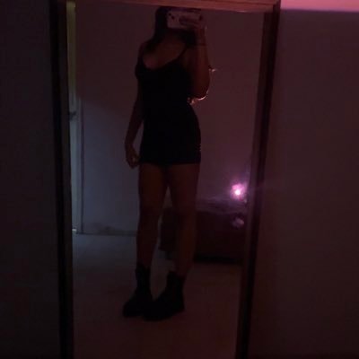 stuti9825065's profile picture. 