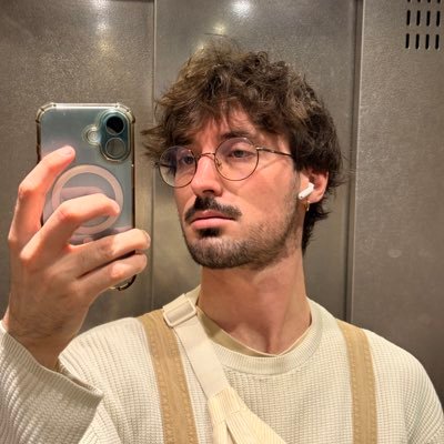 usinealarmes's profile picture. j’aime le cinéma et j’aime pleurer devant des films