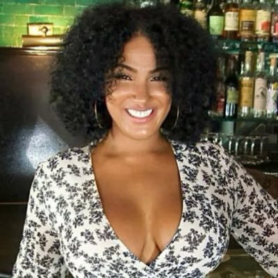 FearsToBeTamed's profile picture. It's her house, her rules. not a real account.