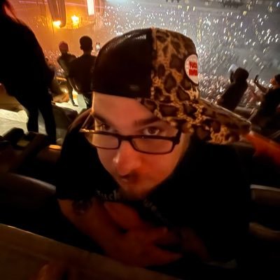 fatboyboozle's profile picture. eat shit🫶🏻