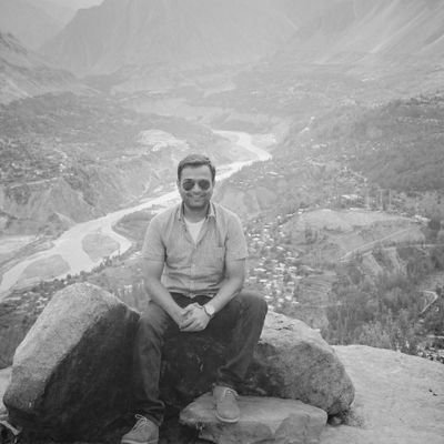 izecariez's profile picture. Roads 🚧, Books 📚 & Clicks 📸