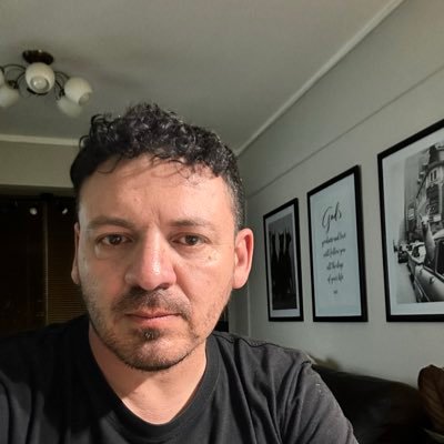 Mauriciomasster's profile picture. Anti genoSimio. 👮‍♂️🇨🇱♥️63% sigue/sigo