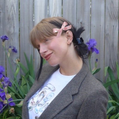 laughtilwecry's profile picture. lesbian ✩ all i wanted live survivor ✩ self proclaimed number one elke stan ✩