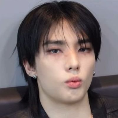 hyuniemess's profile picture. yo fui el vientre que usaron para que mess nazca