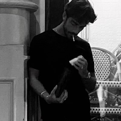 3axq8's profile picture. اللهم أحسن خاتمتي حين يأتي يومي ♥️.