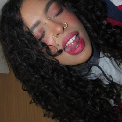 ehmestrona's profile picture. não gosta vai lá no SAC | photographer • producer • creative | ñ mono | 043