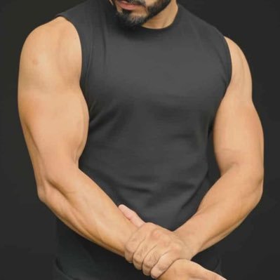 MrMasoom_'s profile picture. Adha killo Masoom.