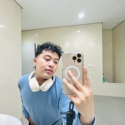 roufhtop's profile picture. 🍃 Artist | Engineering 👷🏻🧑🏻‍🎨A devil was once an angel