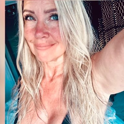 indiemaidnew's profile picture. Witch in past life, bit of a hippy in present one. Indie vibes, peace and godlike geniuses Ian Brown, Liam Gallagher and Tim Burgess ✌️