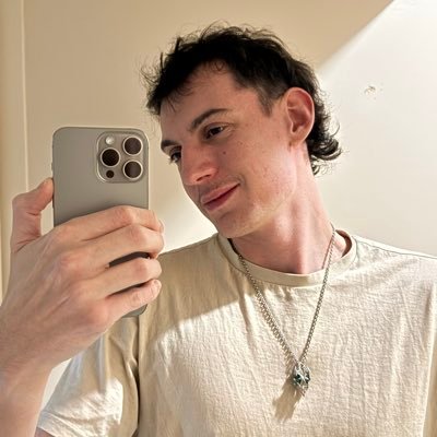 ueihtaam's profile picture. on met sous le tapis et on recommence