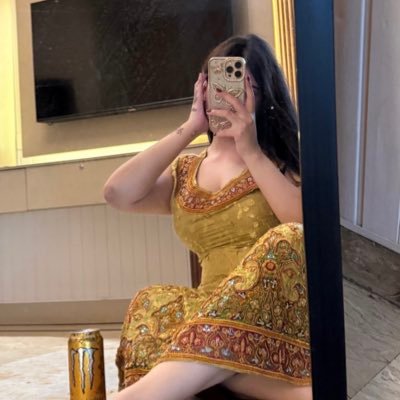 crocsnroses's profile picture. philosopher | overthinking as an art form | consider me a dream