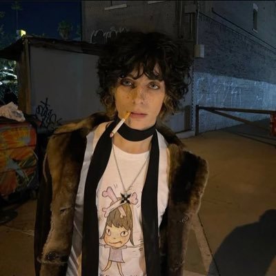 hwkrkive's profile picture. sai di poesia, legno, letti disfatti 🖋️⋆.˚୨୧ https://t.co/nVObocwkxR