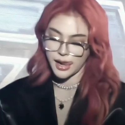 biitersuite's profile picture. ♛♞― hey @billieeilish @sirchloe_ i left a calling card so u would know that it was... me. nd hii pweety  #พันดาว

@EWaraha & @itscharlotty 's crabby daughter 💢