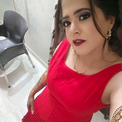 Calm_in__Chaos_'s profile picture. Dil se punjabi,
Banker by profession. Engaged 💞 💍