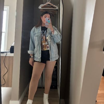 yikes_katie_'s profile picture. 30 | OR nurse | WVU Alumna | eras - CHI n1 • PGH n2 • London n1 | Kellie x 3 | all views are my own and held by literally no one else