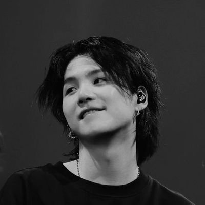 bmeeh_'s profile picture. Leio como ser não tivesse uma vida social é surto com  comeback como se fosse a primeira vez.