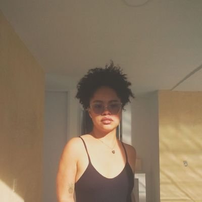 ladelapina_'s profile picture. 150 cms de vainas raras.
Vergüenza y plata son dos cosas que no tengo.