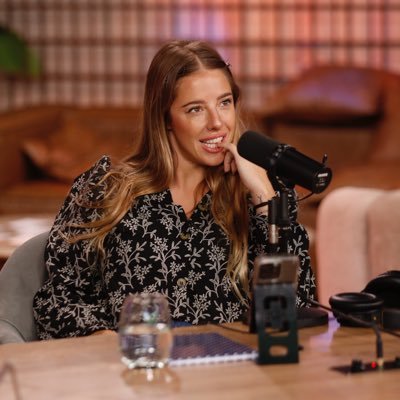 natijota's profile picture. Conductora en @olgaenvivo. Y periodista y bla. Puedo ser “pensadora contemporánea”? No? Por?  Mi mayor virtud es ser una del montón. y SHOWonada.
