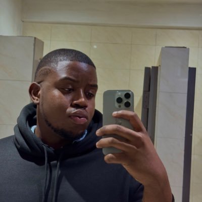 arybabe22k's profile picture. just a chill guy who loves football and technology.