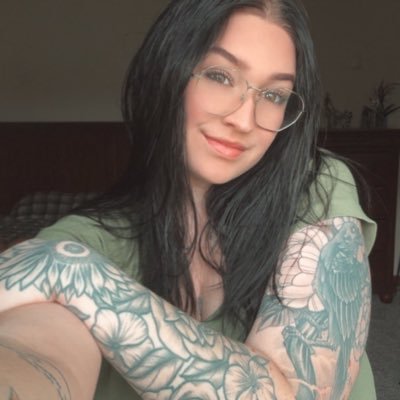 thesecoldbones's profile picture. 26 - she/her 💛 coolest pittsburgh-adjacent niche microcelebrity this side of twitter has ever seen ✨ COMMISSIONS CLOSED 10/30