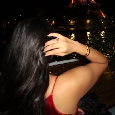 styledbydeejee's profile picture. currently @hecparis prev: @deloitte 🌟
