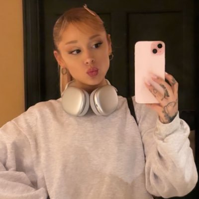 knewbetterofff's profile picture. only god can cancel me ✰ ｡･:*˚:✧｡*ੈ✩‧₊˚ relações públicas