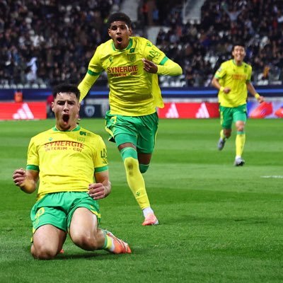 Vaker_FR's profile picture. Nantes & Montréal.