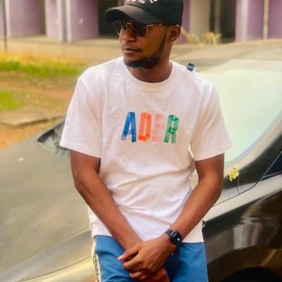 WilsonFons12765's profile picture. Wet